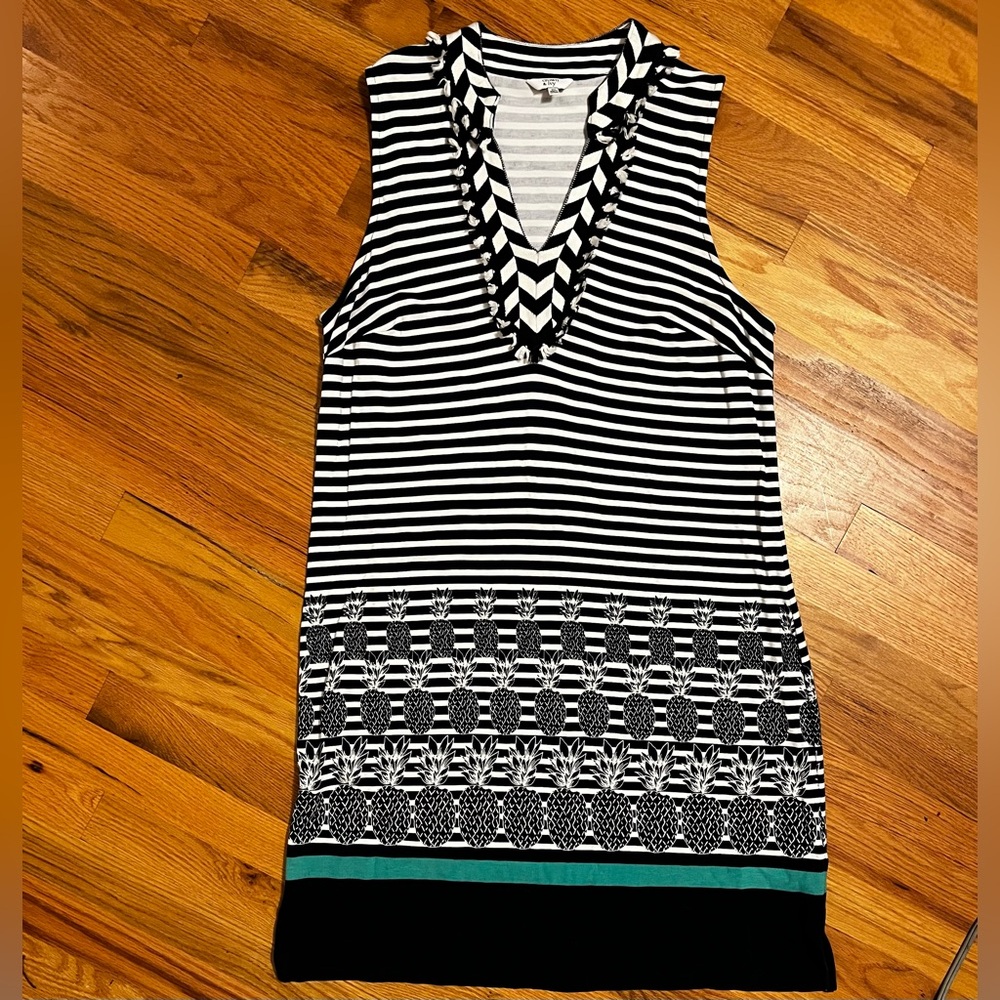 Crown & Ivy Cayo Coco XL shift dress w ruffled V-neck, pineapples & teal stripe.